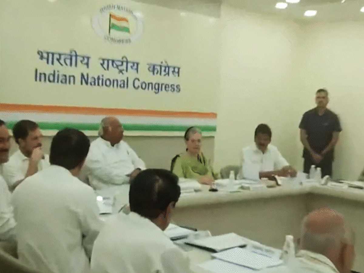 कांग्रेस सीईसी की बैठक जारी, सोनिया व खड़गे समेत सभी बड़े नेता मौजूद